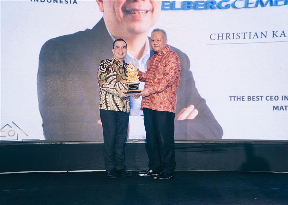 Direktur Utama Indocement Raih Penghargaan Top CEO Indonesia 2023